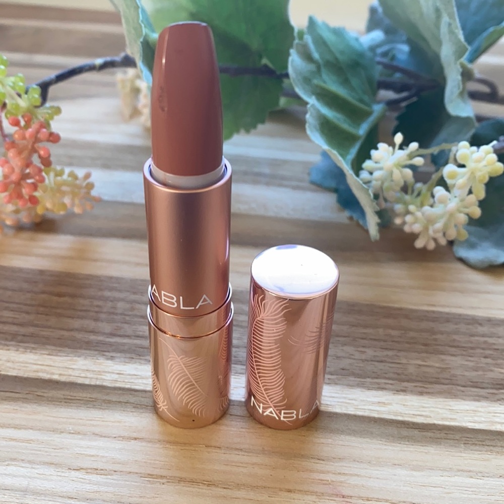 Nabla lipstick in Lust